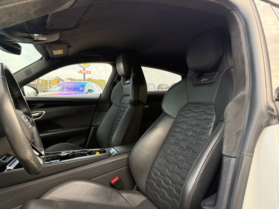 Audi RS e-tron GT quattro 4d