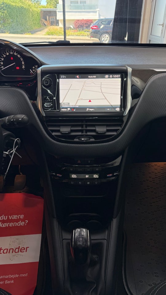 Peugeot 208 1,2 PureTech 82 Allure Sky 5d