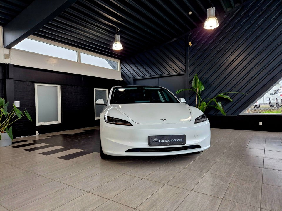 Tesla Model 3 RWD 4d