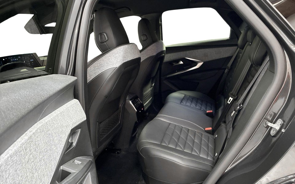Peugeot e-3008 77 GT Pack 5d
