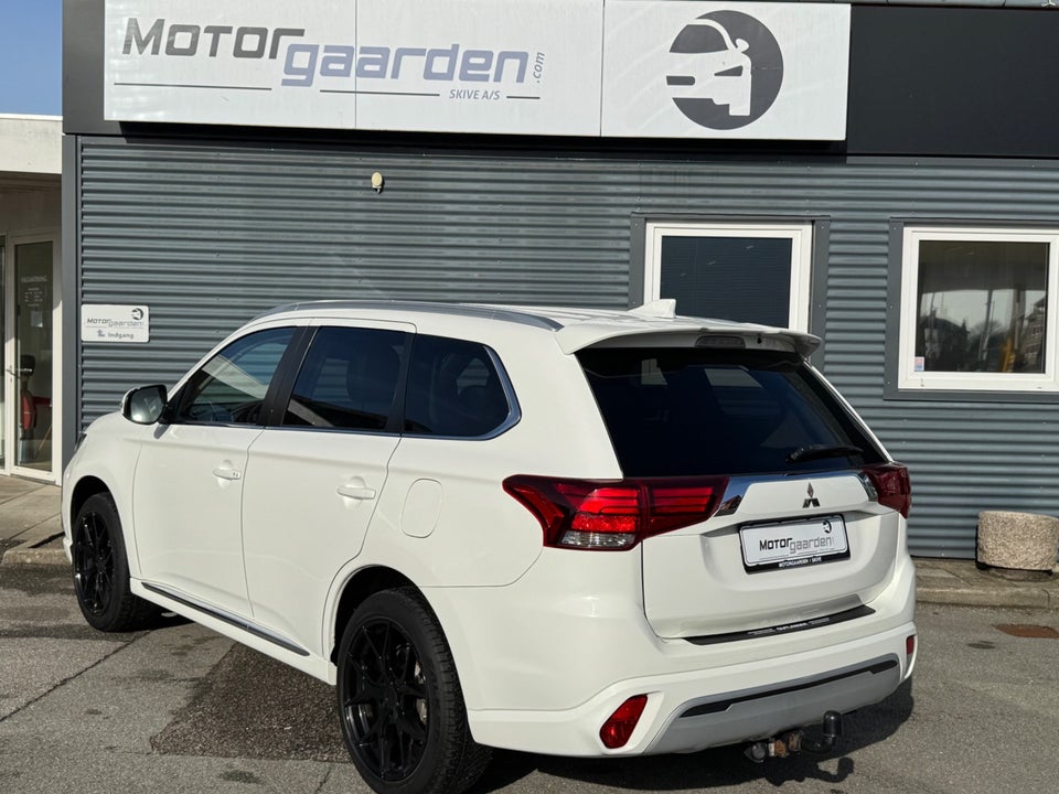 Mitsubishi Outlander 2,4 PHEV Intense CVT 4WD 5d