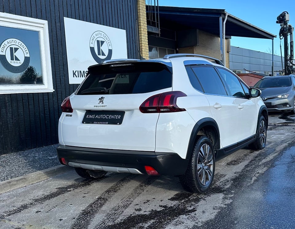 Peugeot 2008 1,2 PureTech 82 Selection Sky 5d