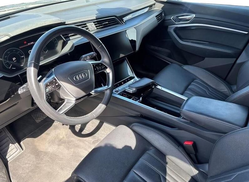 Audi Q8 e-tron 55 Prestige quattro 5d