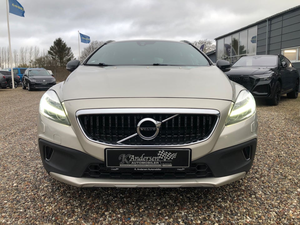 Volvo V40 CC 2,0 D2 120 Momentum 5d