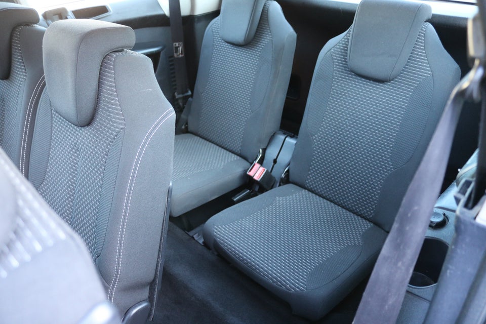 Citroën Grand C4 Picasso 2,0 HDi 138 VTR E6G 7prs 5d