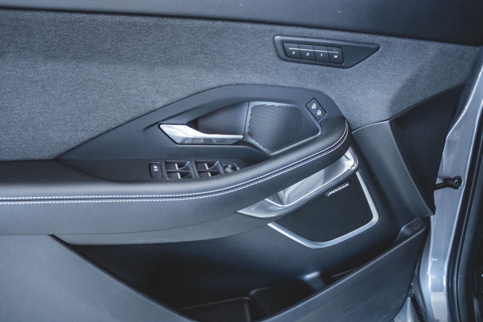 Jaguar E-Pace 1,5 P300e R-Dynamic SE aut. 5d