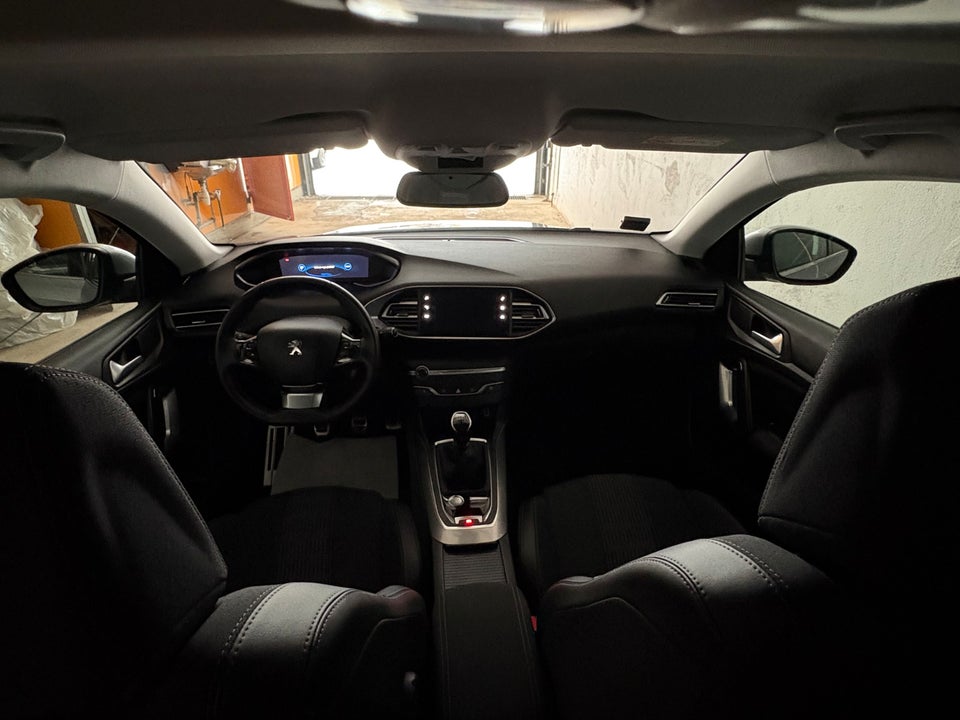 Peugeot 308 1,5 BlueHDi 130 Allure Pack 5d