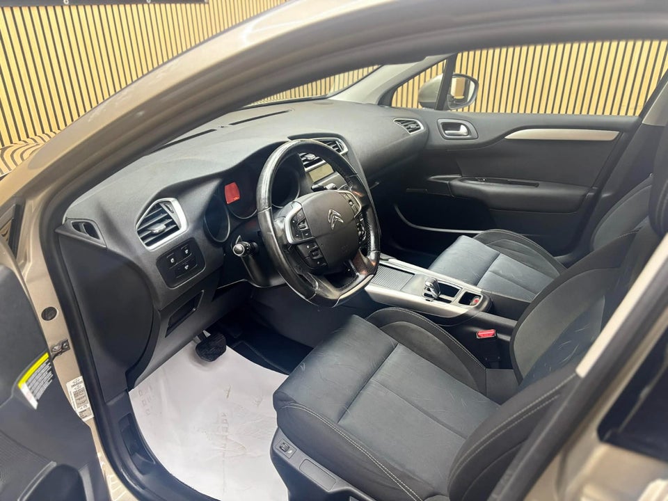 Citroën C4 1,6 e-HDi 112 Seduction E6G 5d
