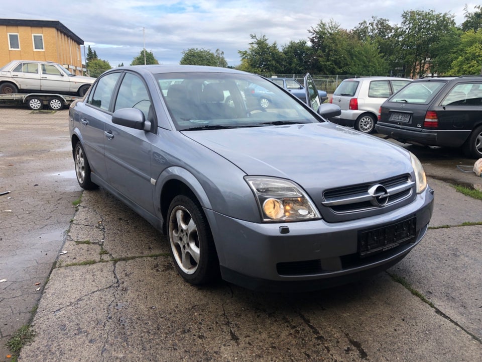 Opel Vectra 1,8 16V Comfort 4d
