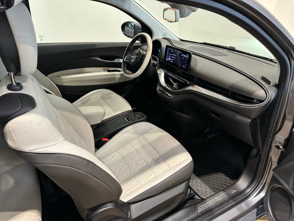 Fiat 500e 42 la Prima by Bocelli 3+1 4d