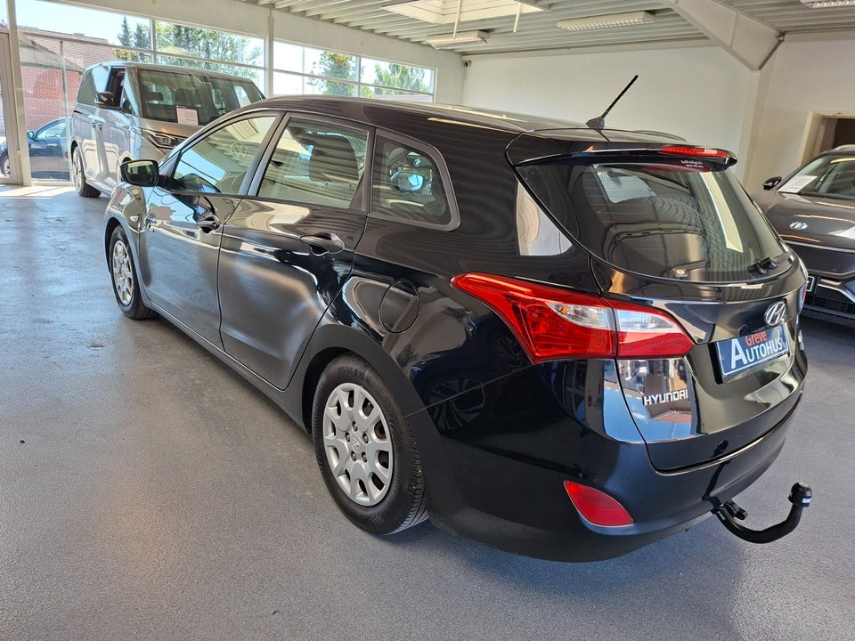 Hyundai i30 1,6 CRDi 110 Comfort CW Eco 5d