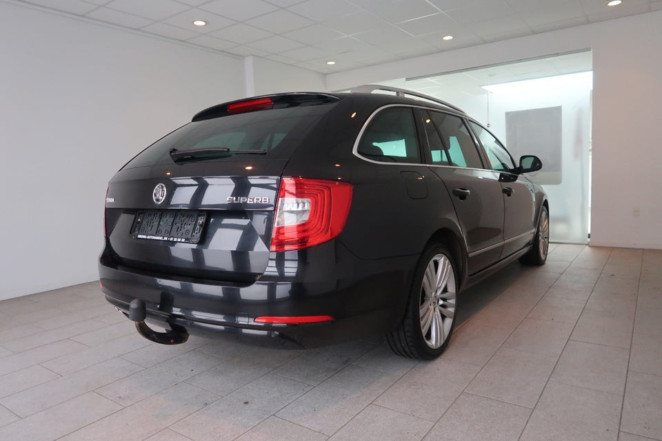 Skoda Superb 2,0 TDi 170 Elegance Combi 5d