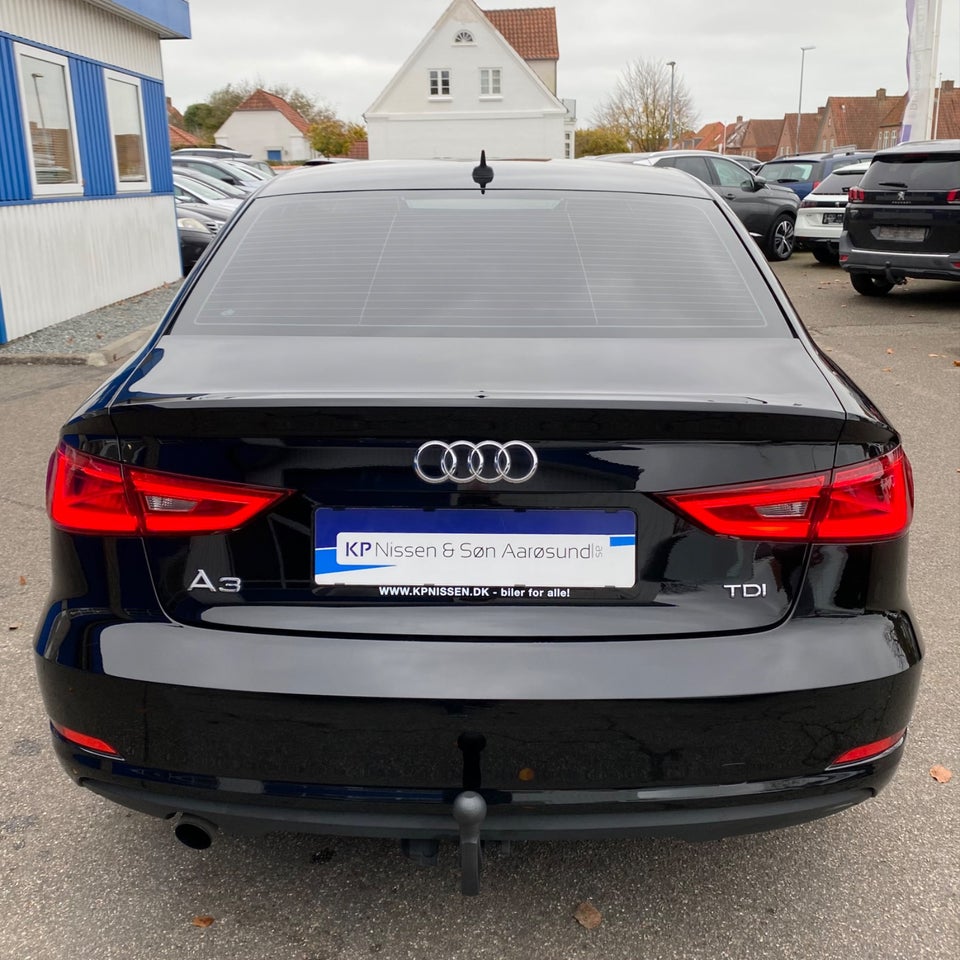 Audi A3 1,6 TDi 110 Attraction 4d