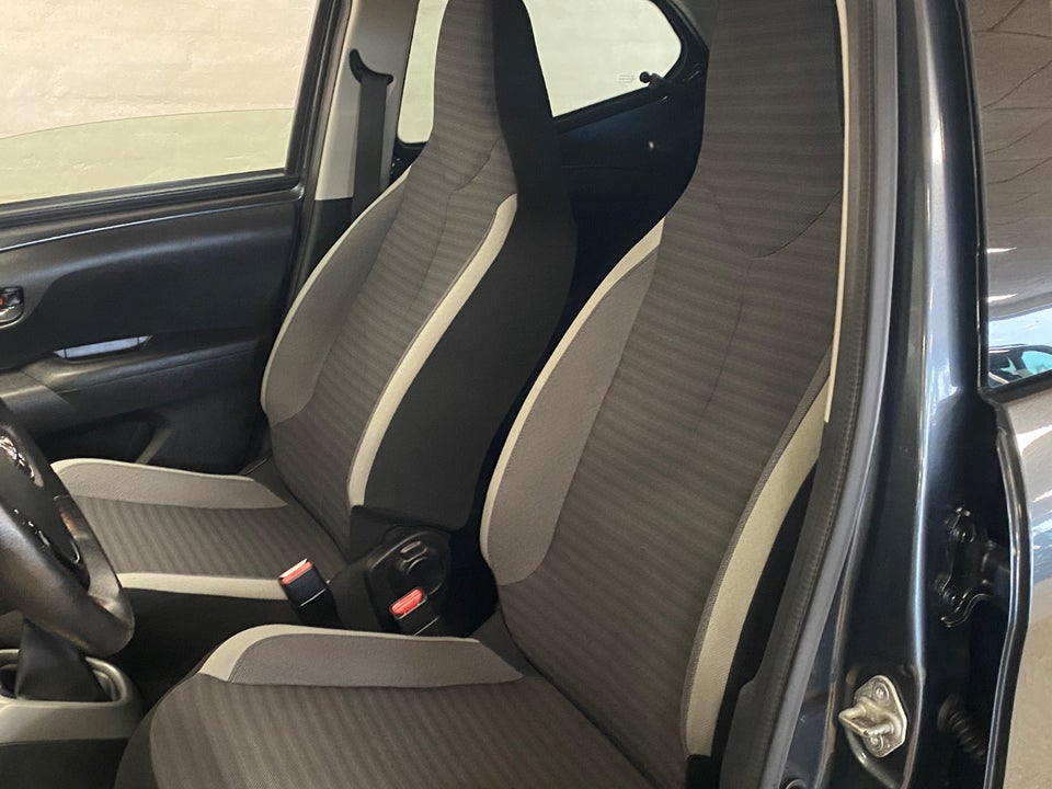 Toyota Aygo 1,0 VVT-i x-play 5d