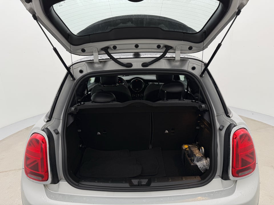 MINI Cooper SE Essential 3d