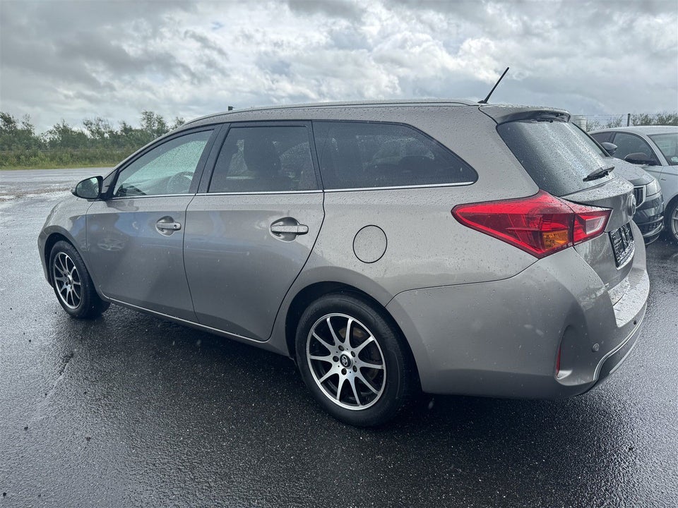Toyota Auris 1,6 T2 Touring Sports 5d