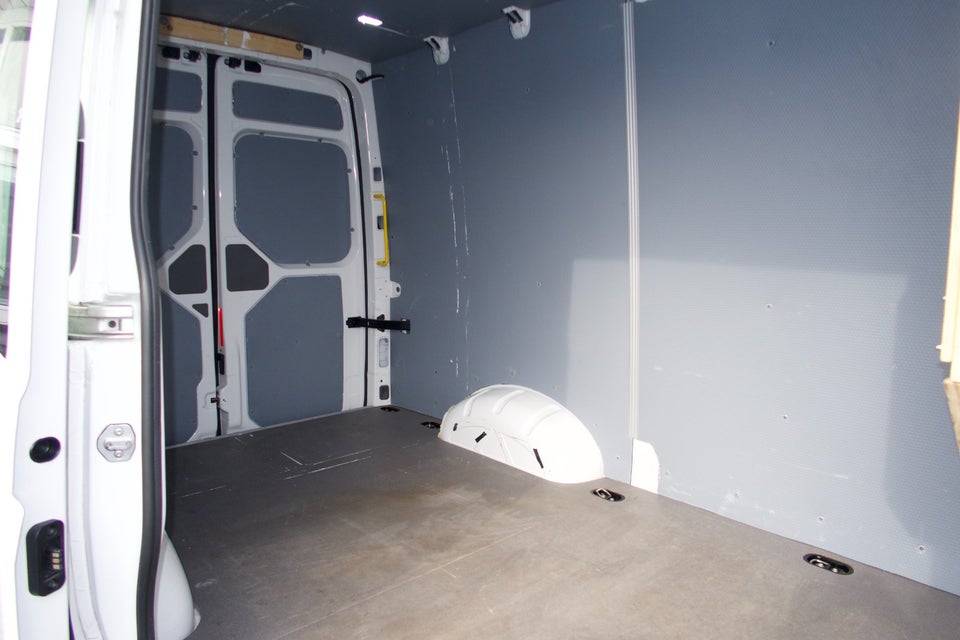 VW Crafter 35 2,0 TDi 177 Kassevogn L3H3 RWD