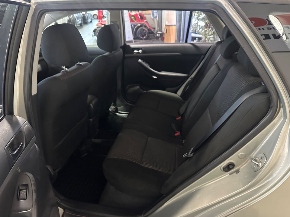 Toyota Avensis 1,8 VVT-i Sol stc. 5d