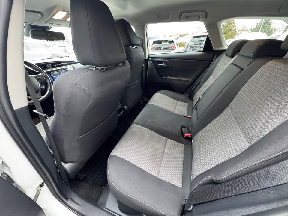 Toyota Auris 1,8 Hybrid H2 Comfort Touring Sports CVT 5d