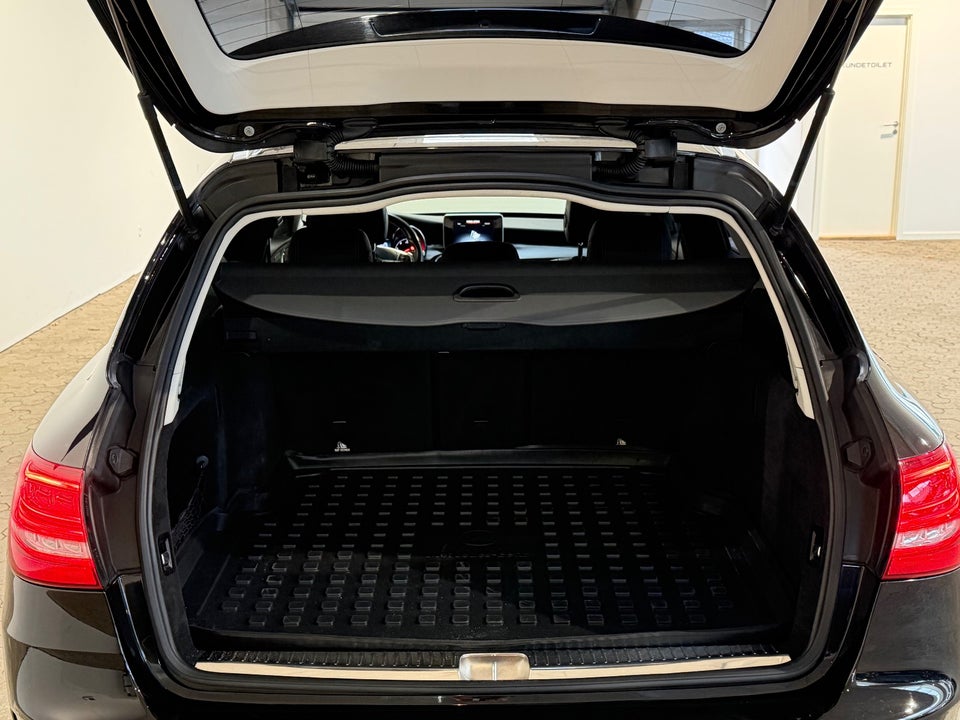 Mercedes C220 d 2,2 AMG Line stc. aut. 5d