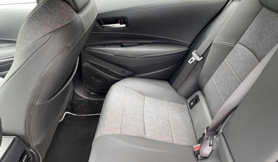 Toyota Corolla 1,8 Hybrid Style Touring Sports e-CVT 5d