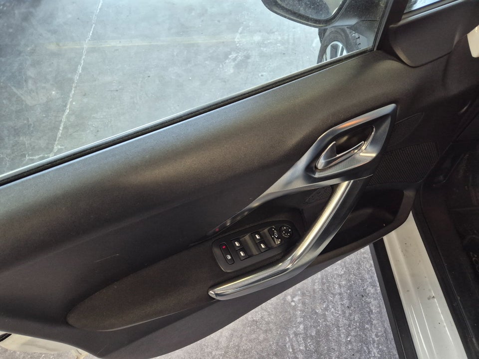 Peugeot 2008 1,6 BlueHDi 100 Active 5d