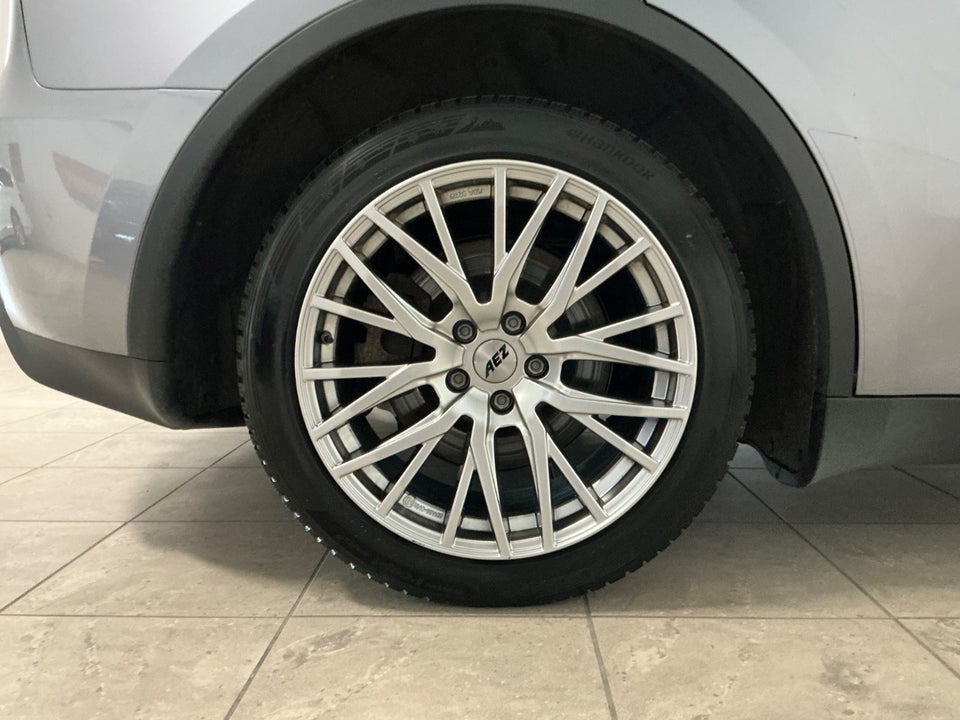 Tesla Model Y Long Range AWD 5d