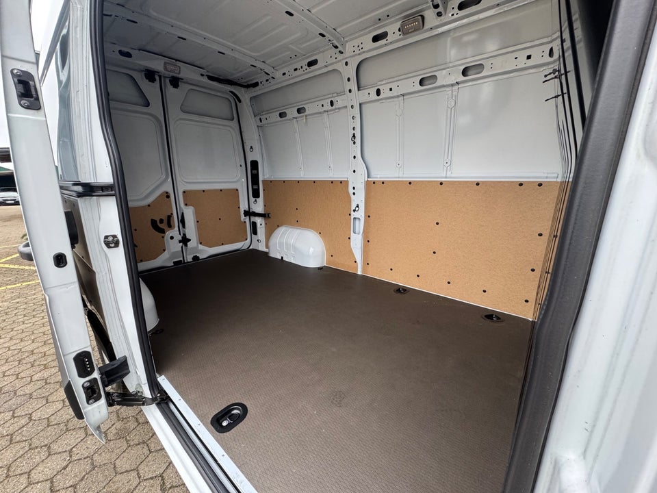 Nissan Interstar 2,0 dCi 150 L2H2 N-Connecta Van