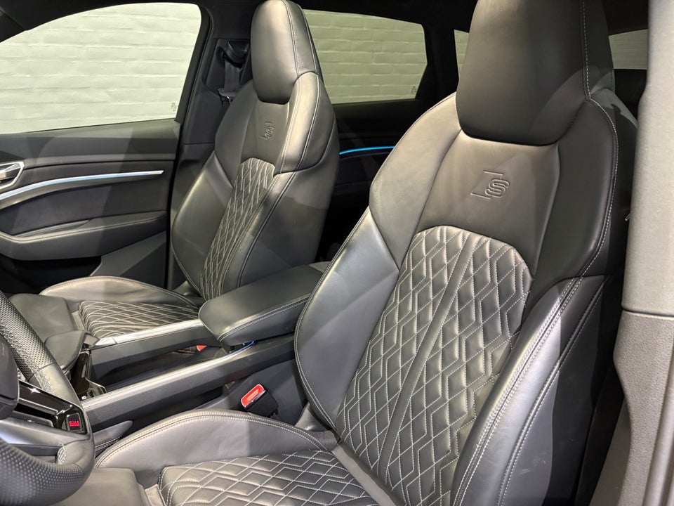 Audi Q8 e-tron 55 S-line quattro 5d