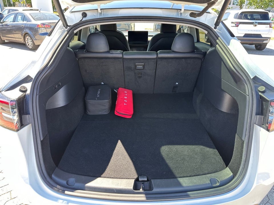 Tesla Model Y Long Range AWD 5d