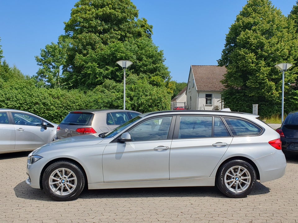 BMW 320d 2,0 Touring xDrive 5d