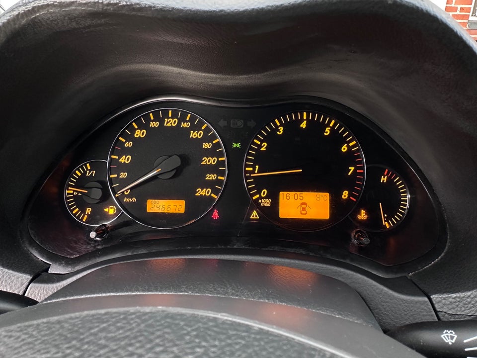 Toyota Avensis 2,0 Sol stc. 5d