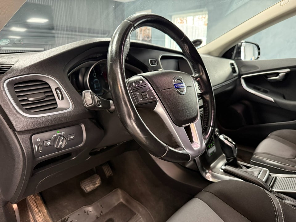 Volvo V40 1,6 D2 115 Momentum aut. 5d