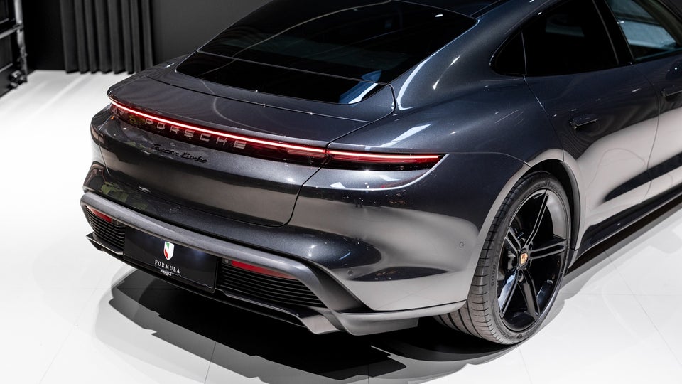 Porsche Taycan Turbo Performance+ 4d