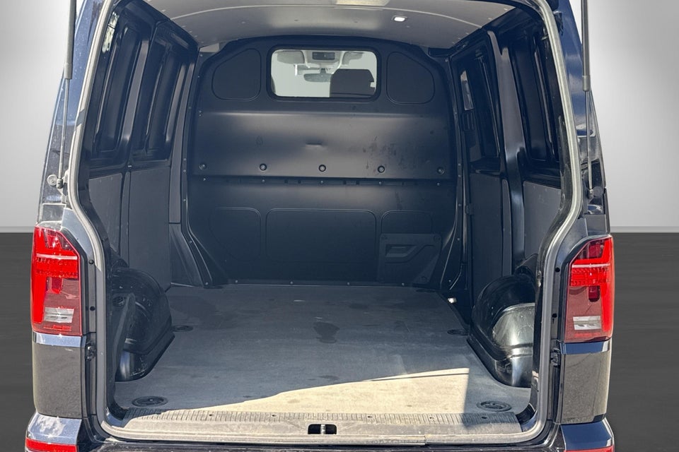 VW Transporter 2,0 TDi 150 Kassevogn DSG kort