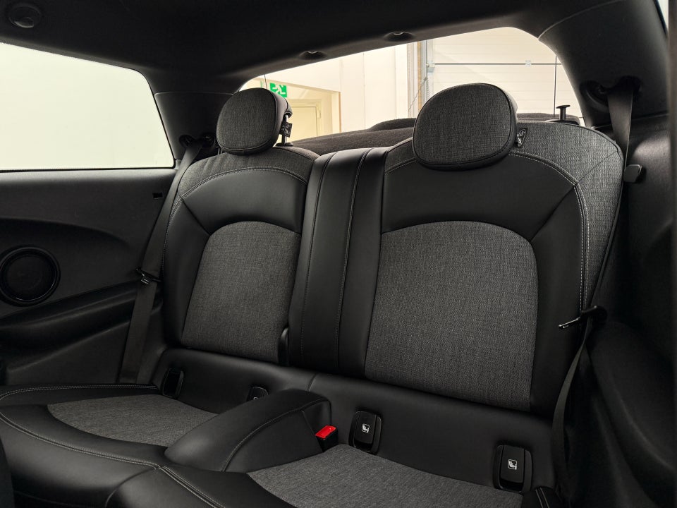 MINI Cooper SE Essential 3d