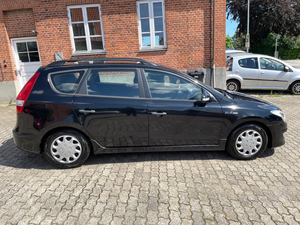 Hyundai i30 1,6 CRDi 90 Blue Drive CW 5d
