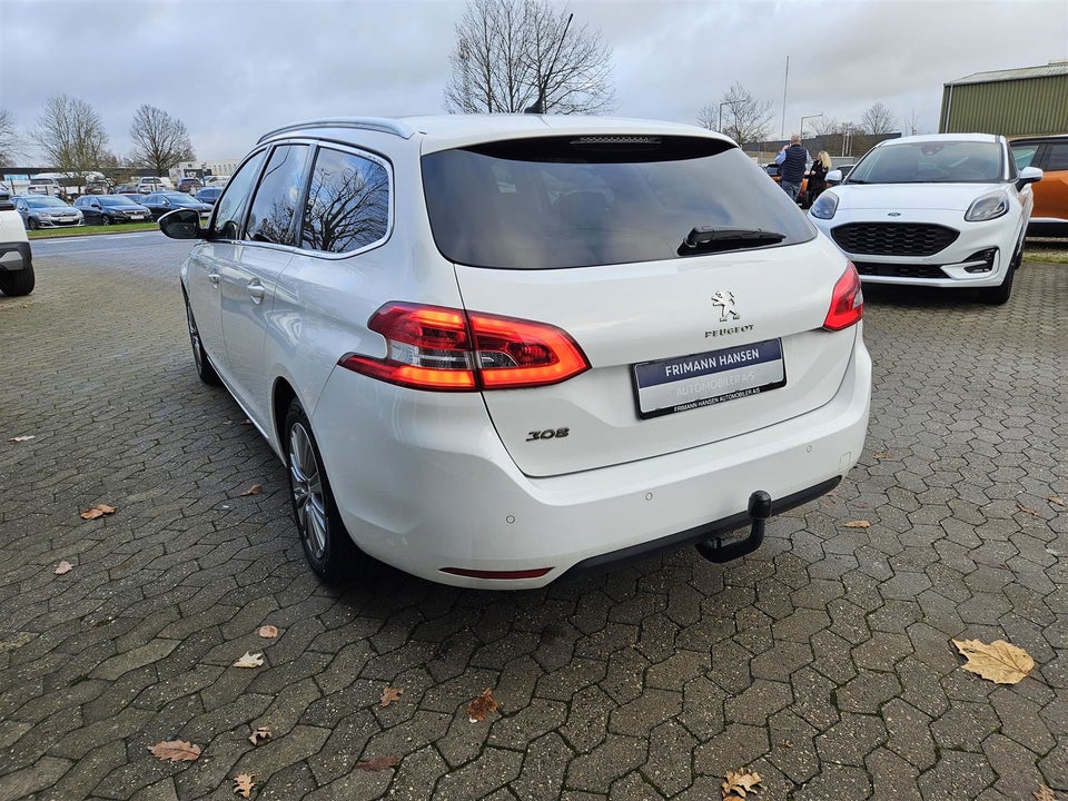 Peugeot 308 1,5 BlueHDi 130 Selection Sky 5d