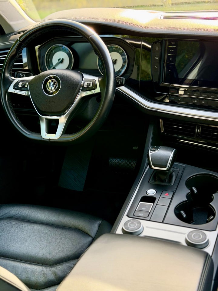 VW Touareg 3,0 TDi 286 Elegance aut. 4Motion 5d