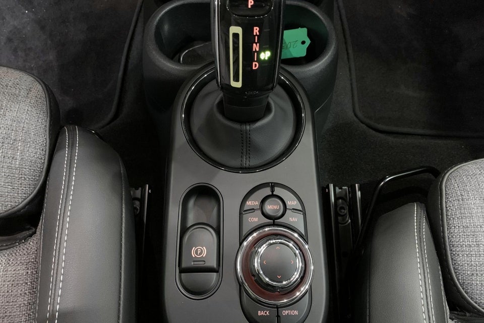 MINI Cooper SE Essential 3d