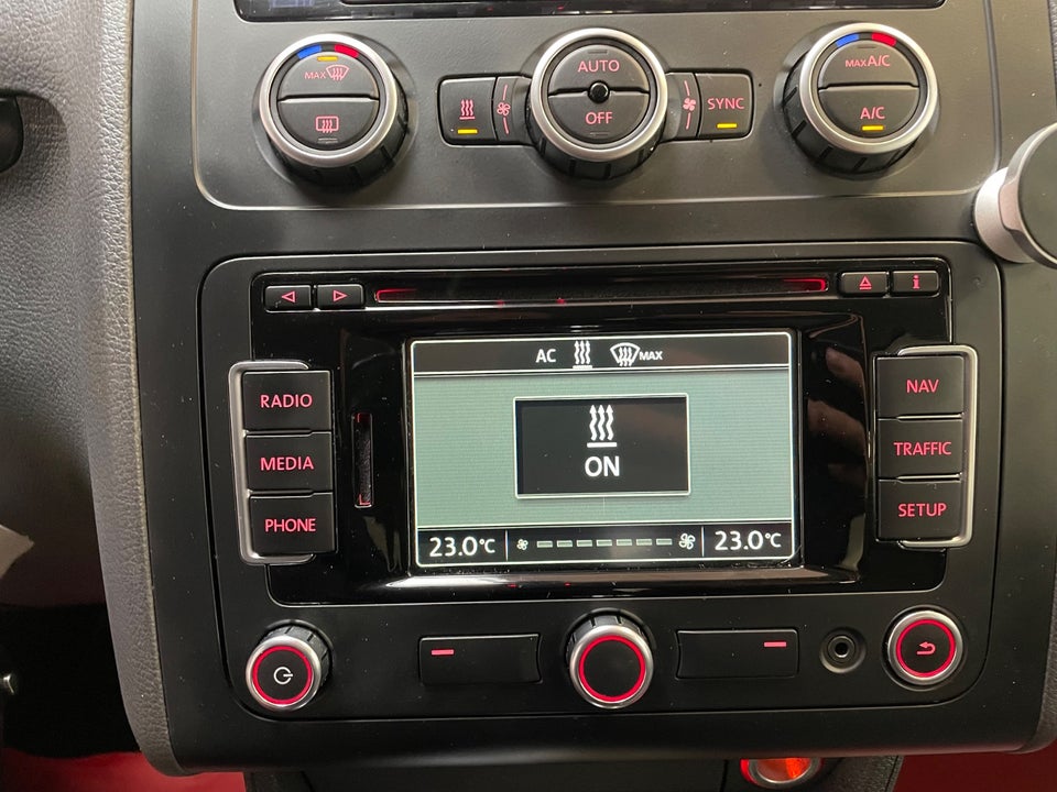 VW Touran 2,0 TDi 140 Highline DSG BMT Van 5d