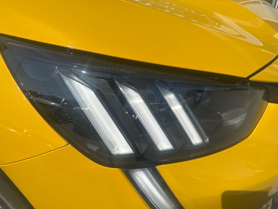 Peugeot e-208 50 GT Pack 5d