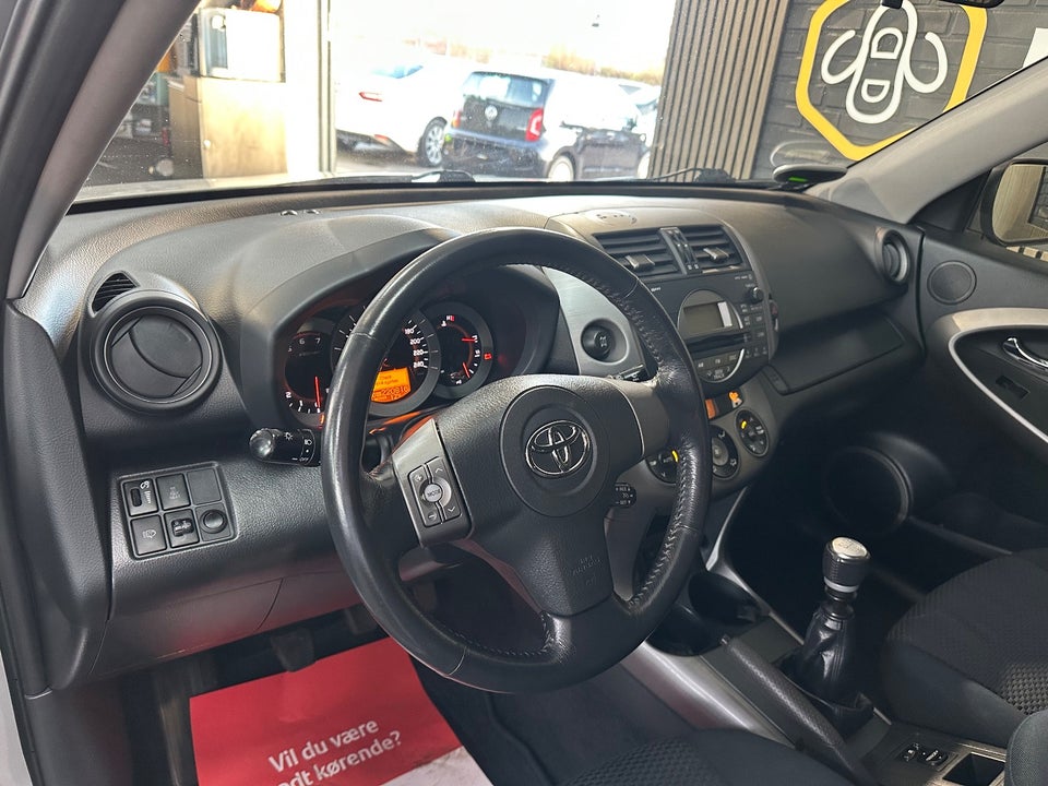 Toyota RAV4 2,2 D-4D 136 4x4 Van 5d