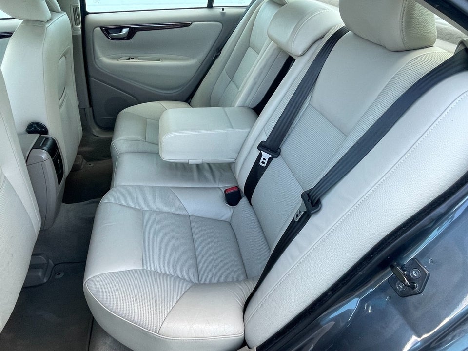 Volvo S60 2,4 140 Momentum 4d