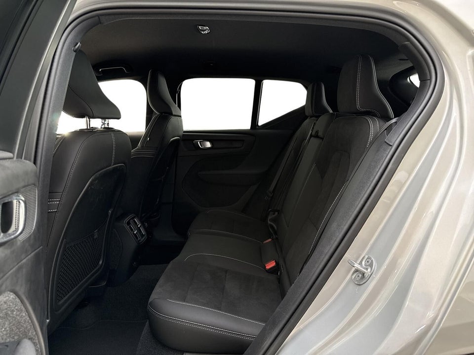 Volvo EX40 Extended Range Plus 5d