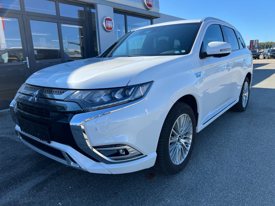 Mitsubishi Outlander 2,4 PHEV Instyle CVT 4WD 5d