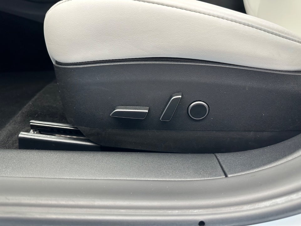 Tesla Model 3 Long Range AWD 4d