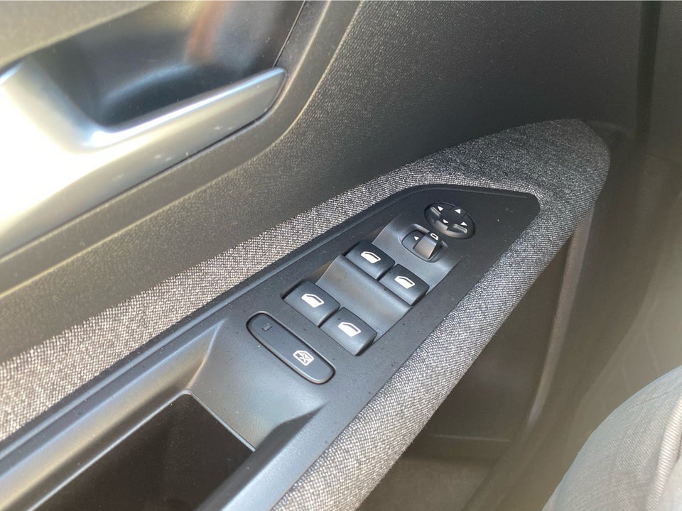 Peugeot 3008 1,2 e-THP 130 Active 5d