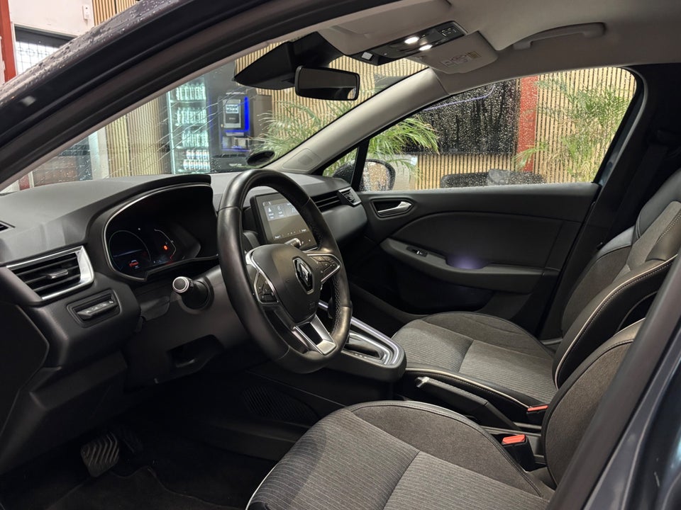 Renault Clio V 1,6 E-Tech Intens 5d