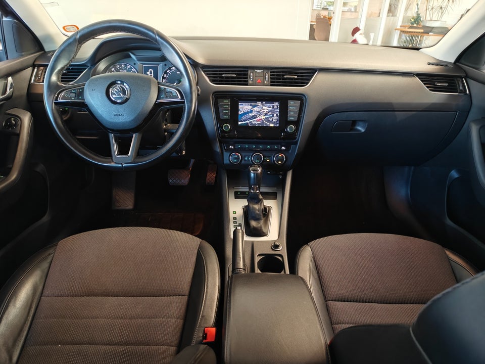 Skoda Octavia 1,6 TDi 105 Elegance Combi DSG 5d